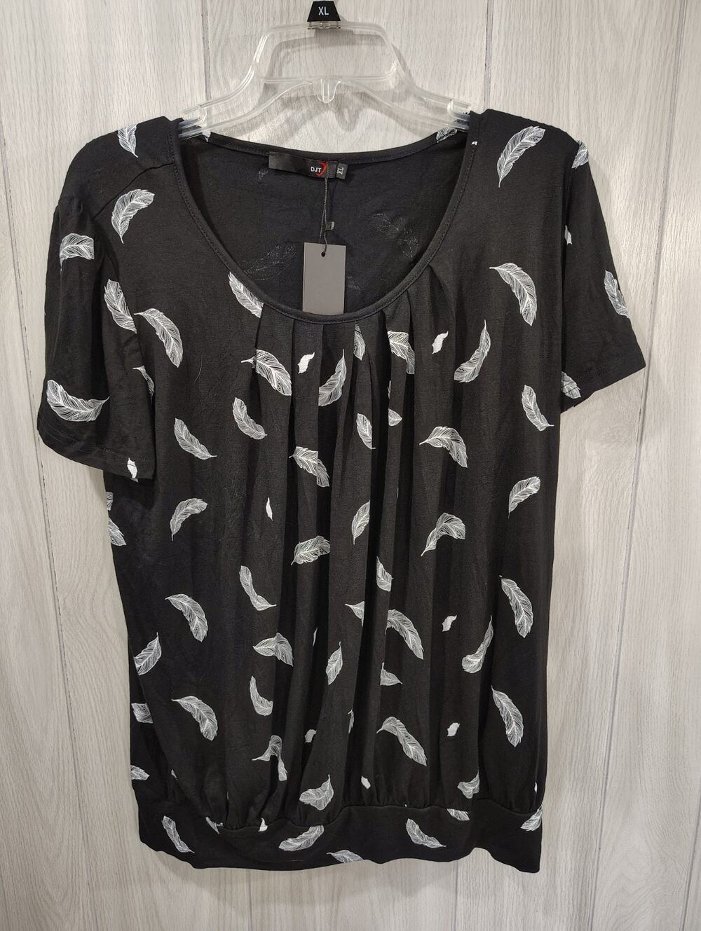 Women's NWT DJT Short Sleeve Top XL Scoop Neck Stretch Cruise Whimsygoth